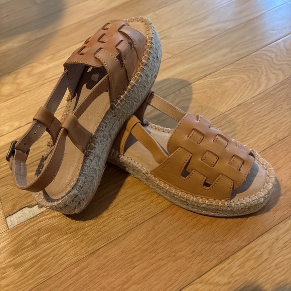 Soludos Camel Sanibel Fisherman Sandal - Picture 1 of 7